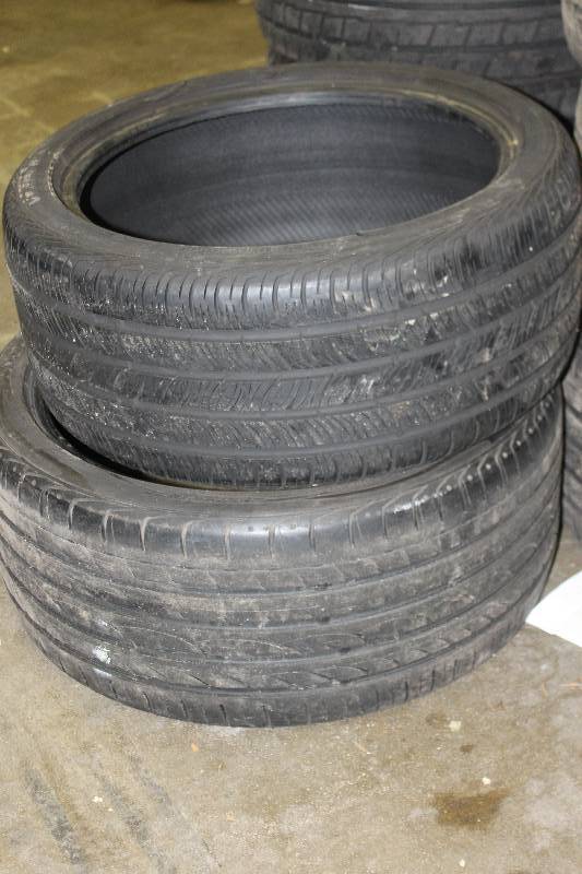 lot 44 image: Continental P25535R18 Tire