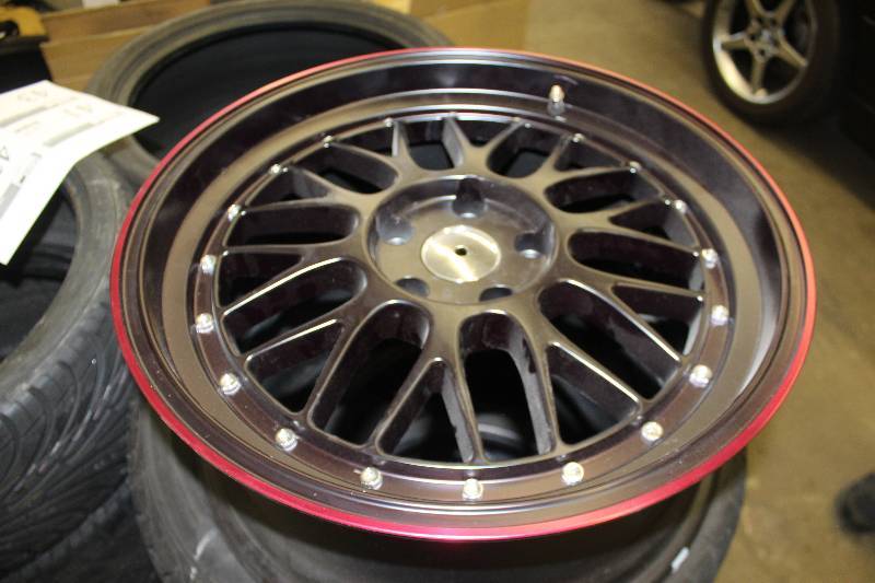 lot 30 image: Lot of (4) 18x8.0 45mm Offset 72.2mm Bore Matte Light Grey w Machine Accent Wheels