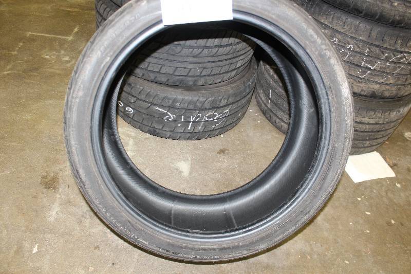 lot 50 image: Yokohama P26535ZR20 Tire