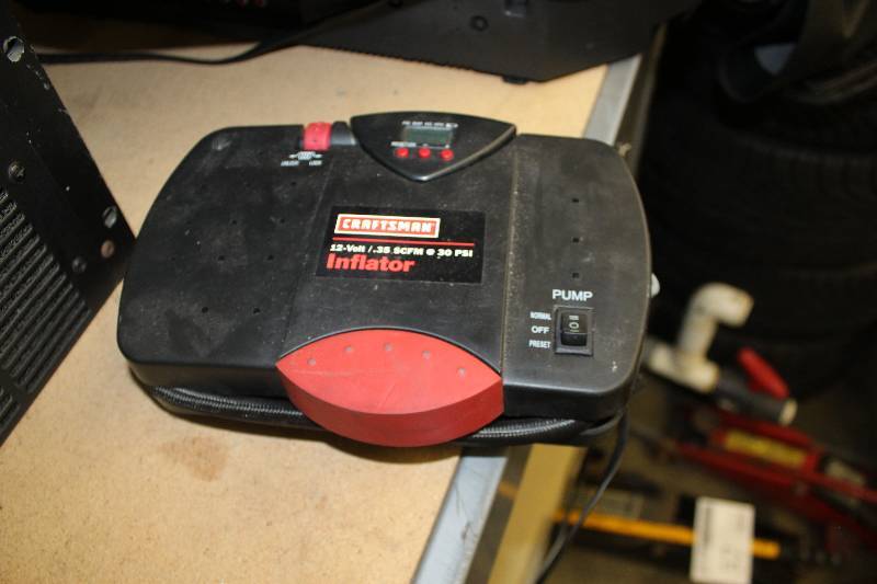 lot 76 image: Sears Craftsman 12V Portable Inflator