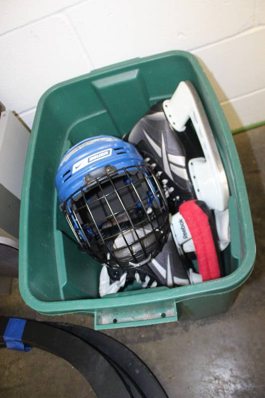 lot 93 image: Hockey Equipment Includes Pads, Mask, Shoes Size 8