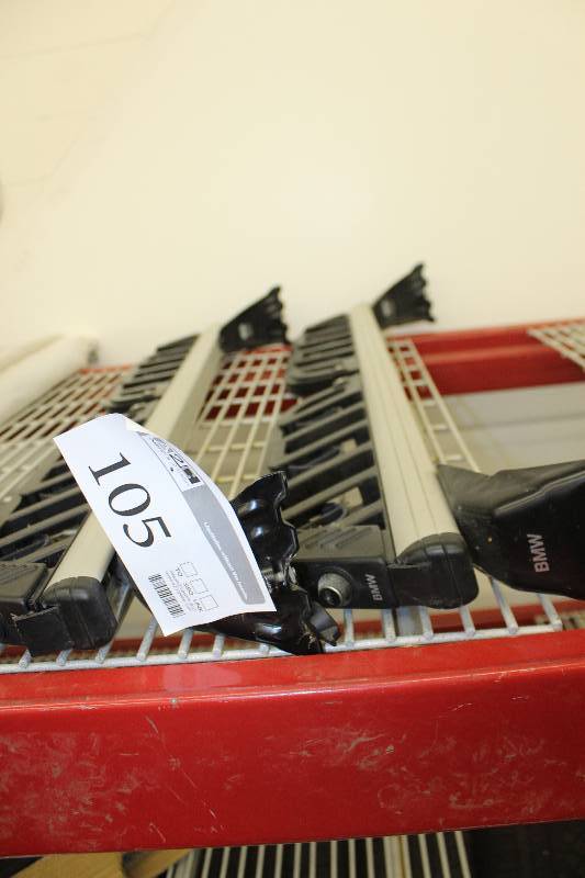 lot 105 image: BMW E39,E4642 Roof Rack