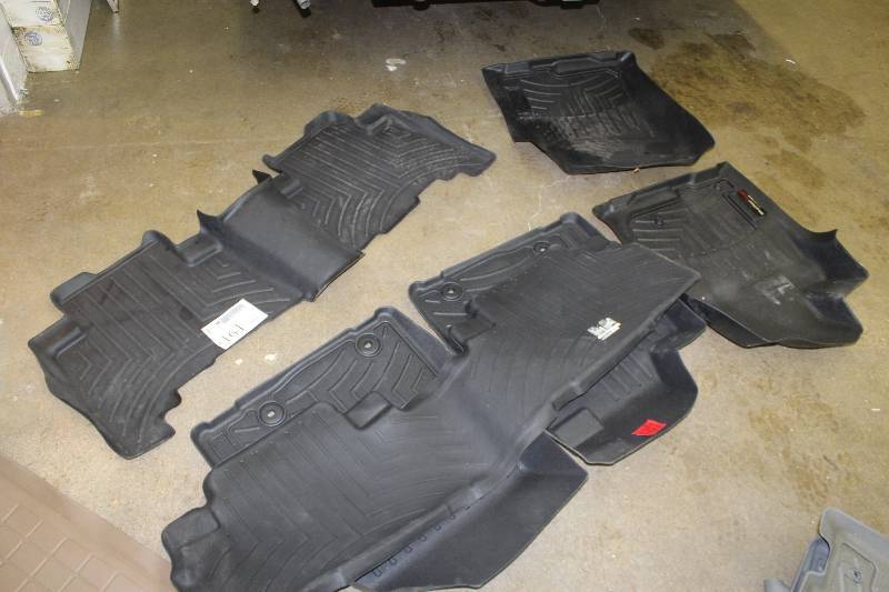 lot 164 image: Lot of (6) 2013 Lexus RX350 Floor Mats