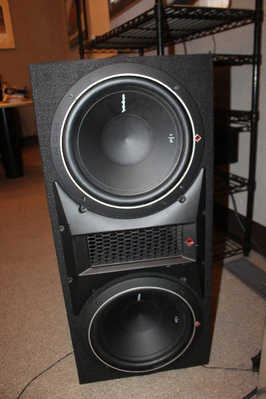 lot 10 image: 3-Way Floor Loud Speaker
