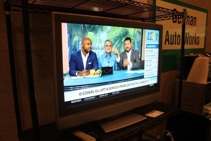 lot 7 image: Toshiba Theatre Wide HD 36in. HD TV