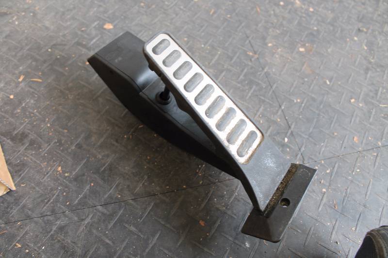 lot 249 image: Land Rover Range Rover Gas Pedal