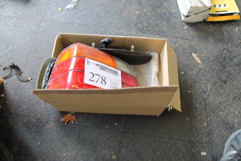 lot 278 image: Lot of BMW 7 series taillight and grills