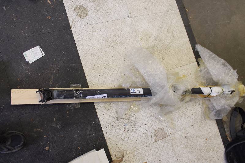 lot 264 image: BMW E24 driveshaft