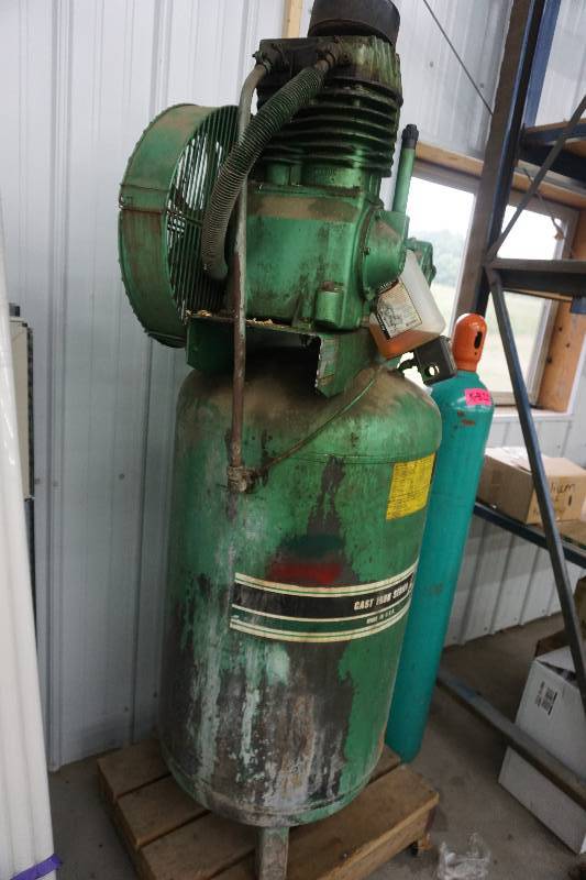 lot 4 image: Speedaire Model 5Z399A 3 Phase 5 hp 2 Stage Vertical Air Compressor