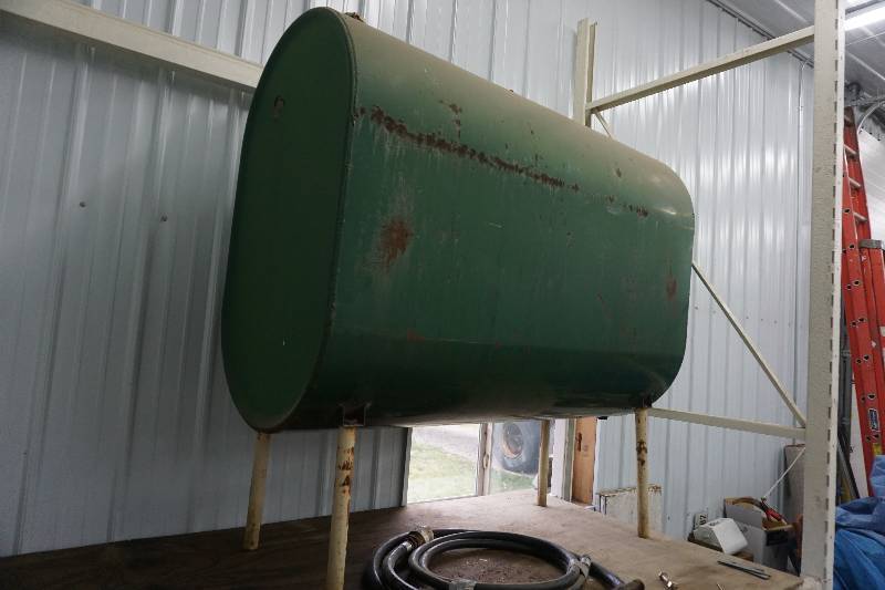lot 10 image: Fuel Storage Tank With Distribution Hose