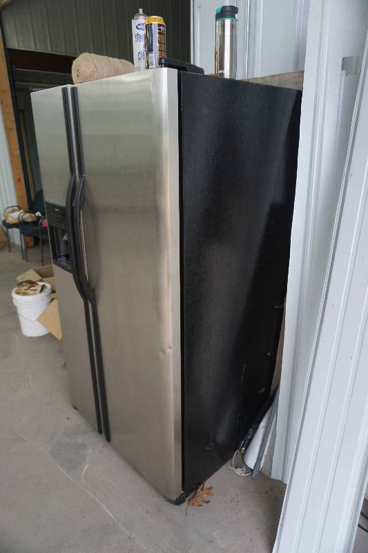 lot 7 image: Kenmore Model 253.54663408 25 Cubic Foot Side By Side Refrigerator Freezer