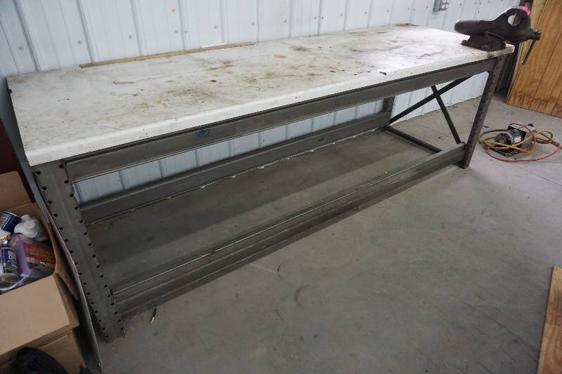 lot 17 image: Metal Shop Work Bench
