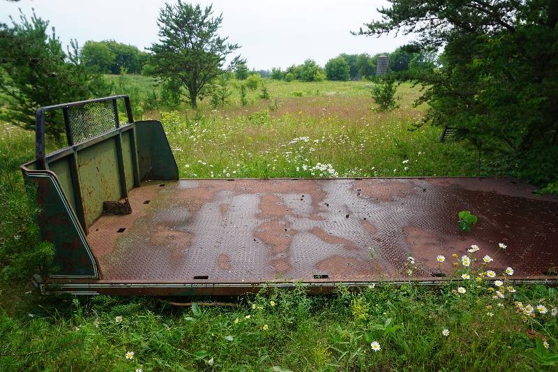 lot 2 image: 16 Flat Bed Truck Bed