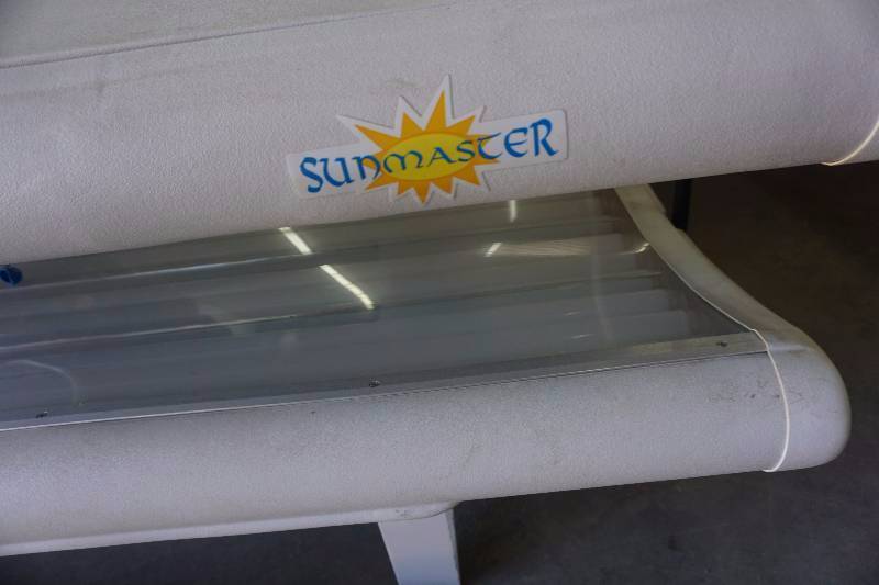 lot 6 image: Sunmaster Brand Model SMRES24 Tanning Bed