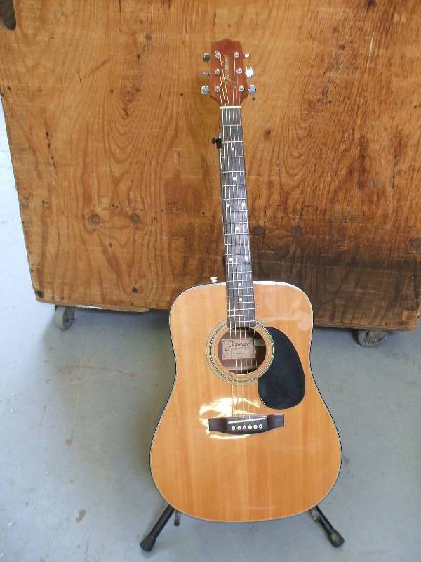 lot 307 image: ACOUSTIC GUITAR