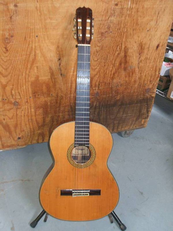 lot 310 image: ACOUSTIC CLASSICAL GUITAR