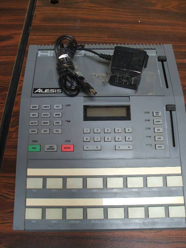 lot 319 image: VINTAGE DRUM MACHINE