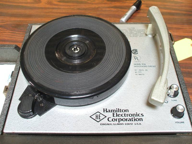 lot 322 image: VINTAGE PHONOGRAPH