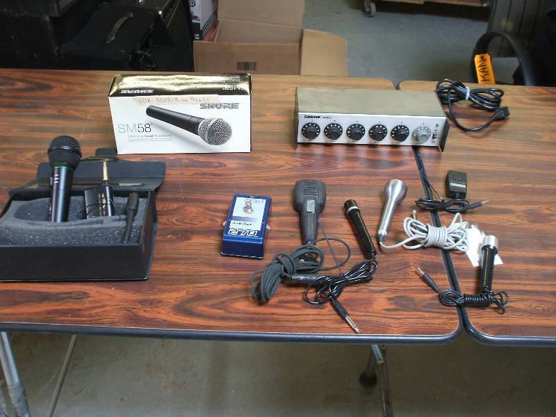 lot 325 image: MICROPHONES AND ACCESSORIES