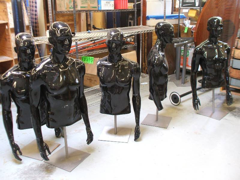 lot 335 image: MALE MANNEQUINS