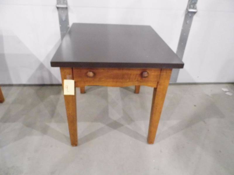 End Table wDrawer