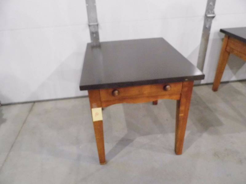 End Table wDrawer