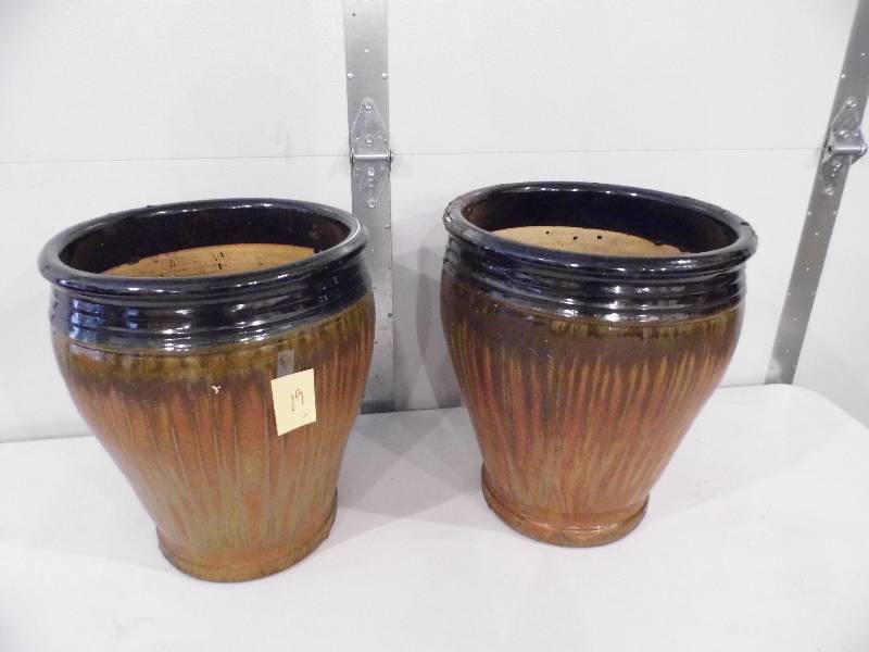 2 Flower Pots