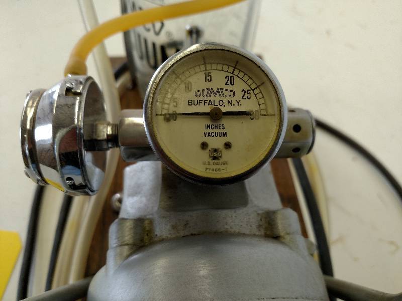 lot 71 image: Vintage Gomco Surgical Vacuum Pump