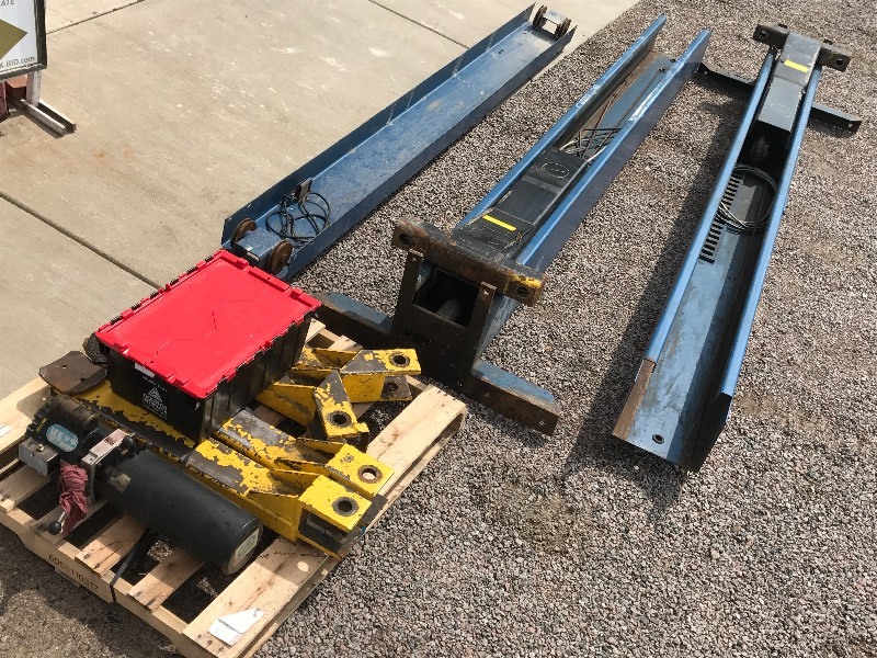 lot 5 image: Commercial 7000# Vehicle Hoist