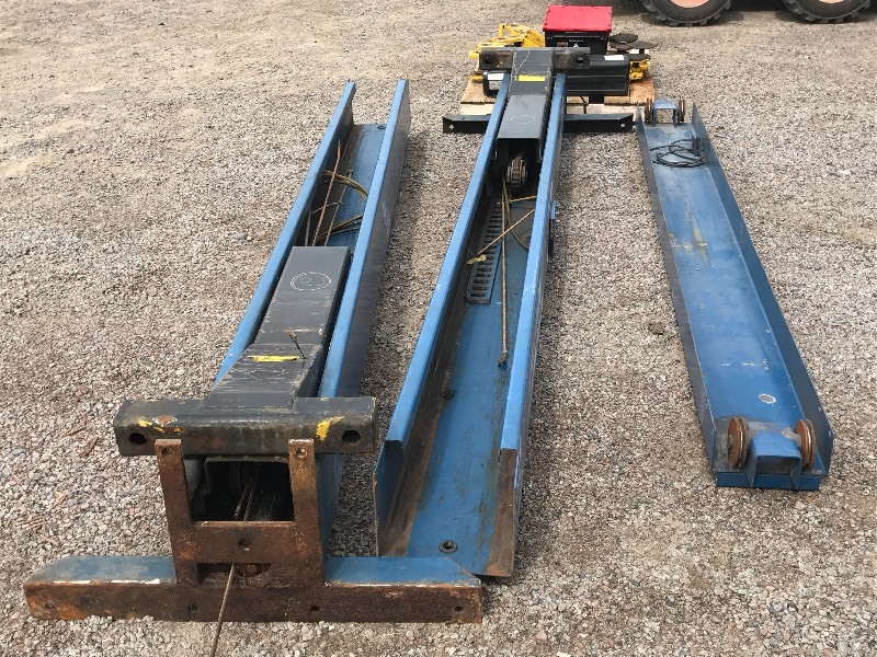 lot 6 image: Commercial 7000# Vehicle Hoist