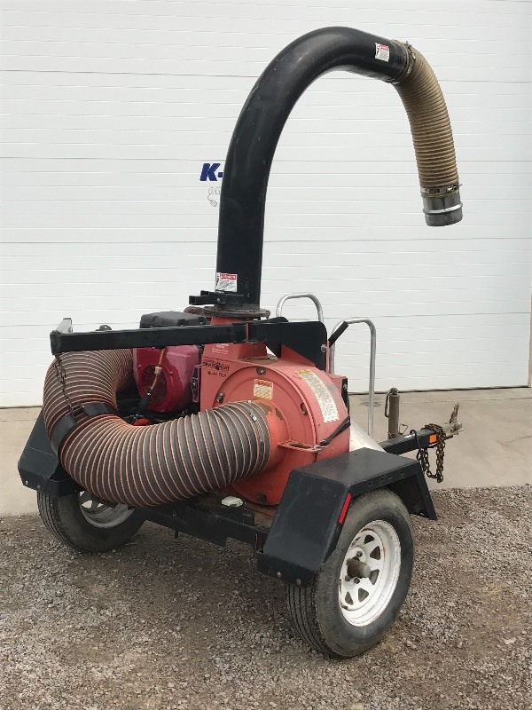 lot 2 image: Crary Bear Cat Leaf Loader