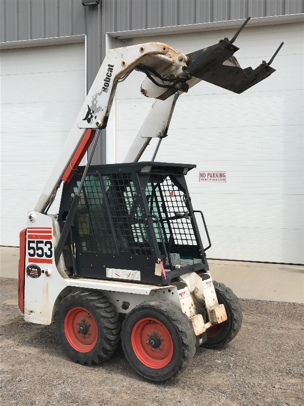 lot 1 image: Bobcat 553 Skid Loader