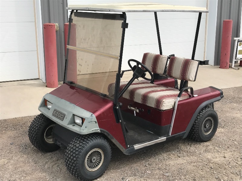 lot 7 image: EZGO Golf Cart