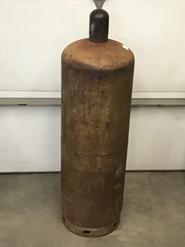 lot 12 image: 100# LP Tank