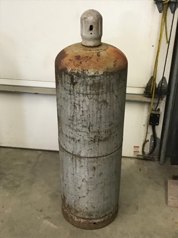 lot 13 image: 100# LP Tank