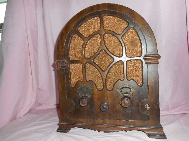 lot 9 image: K-52 Cathedral Tube Raido