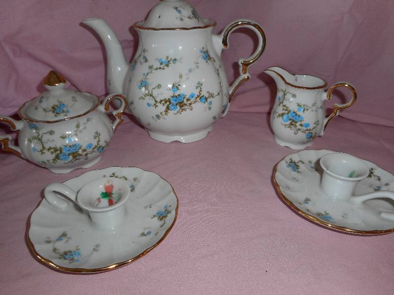 lot 11 image: Vintage Royal Ann Minneapolis, MN Floral Tea Set