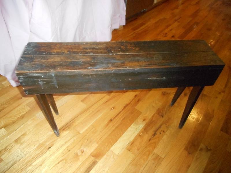 lot 14 image: Antique Wooden Bench