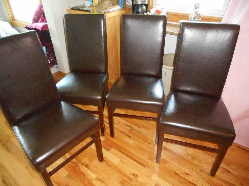 lot 16 image: Chairs with high backs set of four