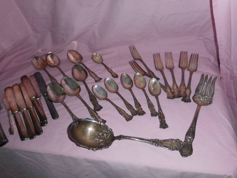lot 19 image: 1847 Rogers Flatware Set with Serving pieces