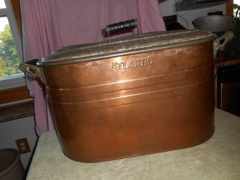 lot 30 image: Copper Boiler with lid Atlanic