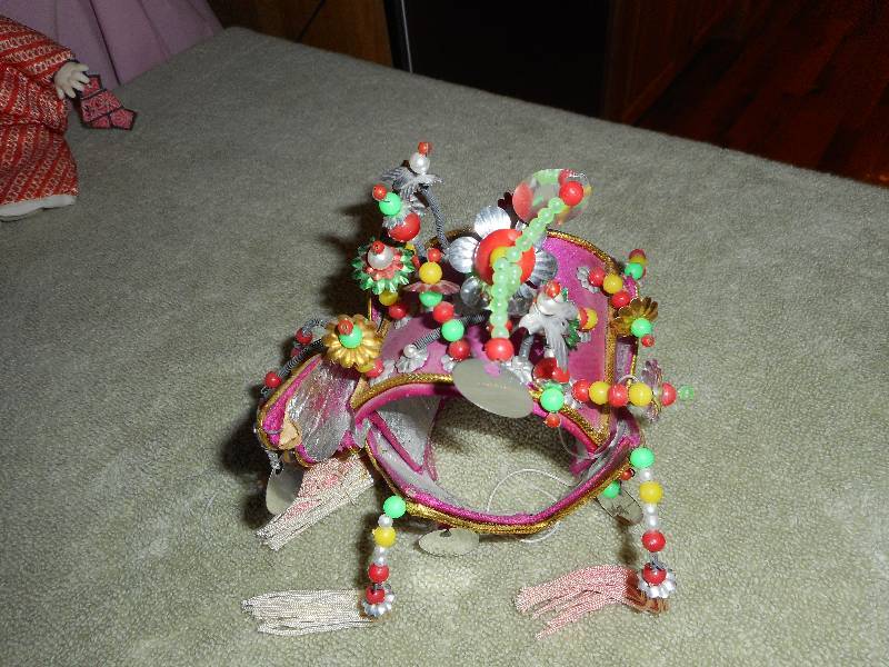 lot 31 image: Lot of Korean Dolls and Head Piece