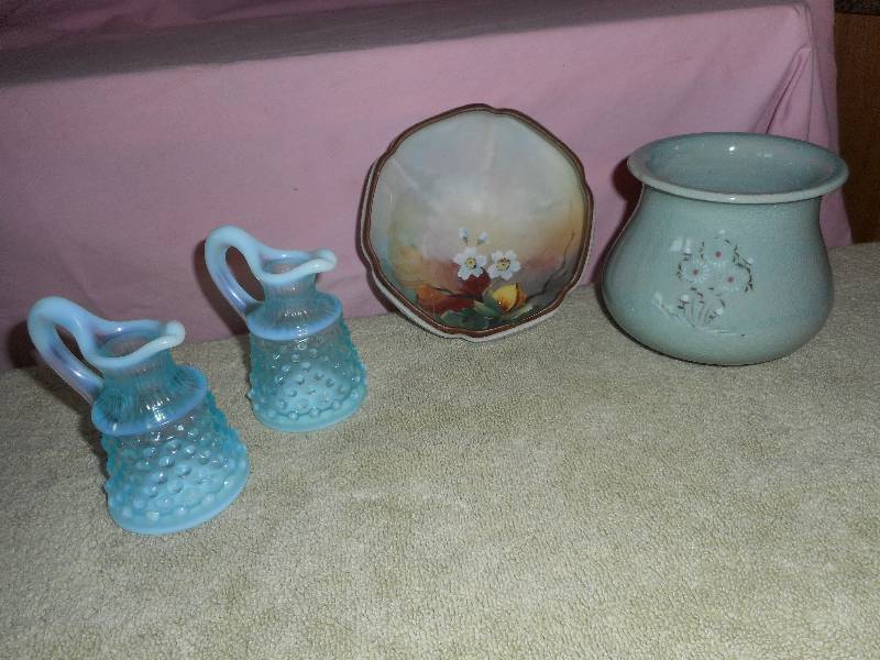 lot 34 image: Fenton Hobnail Cruets and other