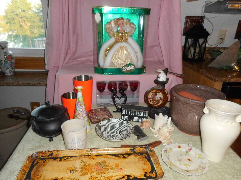 lot 35 image: Barbie, Zebra Bowl Sea Shells, Red Wing, Kaukauna Klub