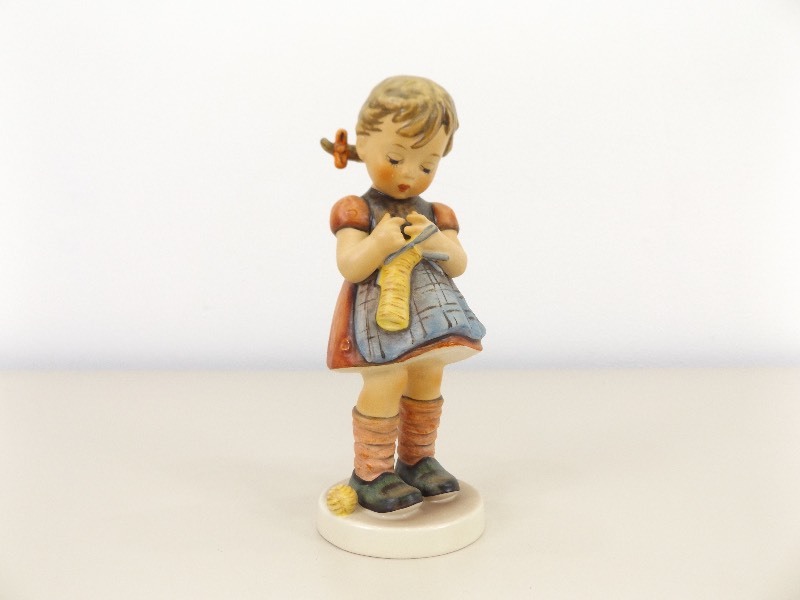 lot 14 image: Vintage Goebel Hummel #255 A Stitch in Time