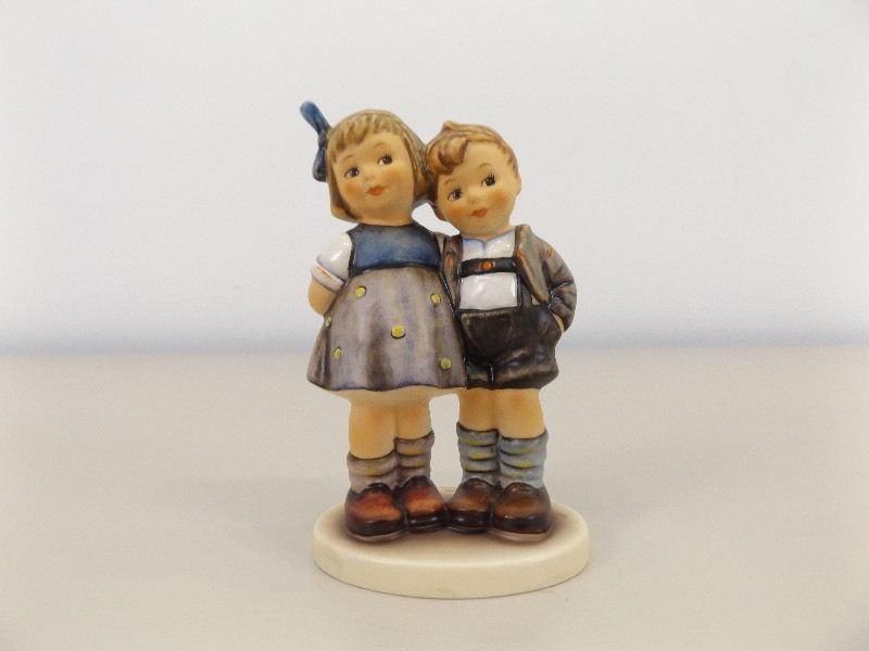 lot 18 image: Vintage Goebel Hummel #449 The Little Pair