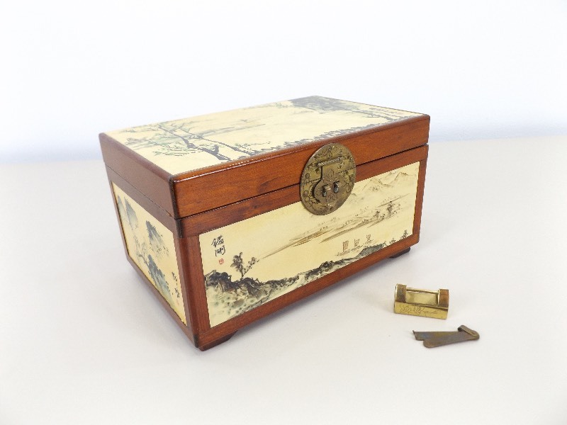 lot 25 image: Hand Painted Antique Wood Asian Box with Key
