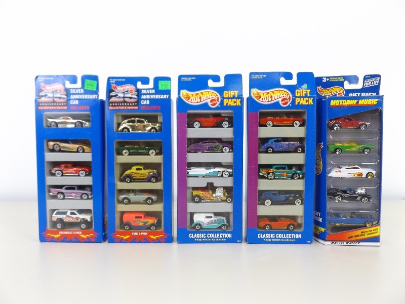 lot 29 image: Lot of 5 Vintage NIB Hot Wheels 5 Packs