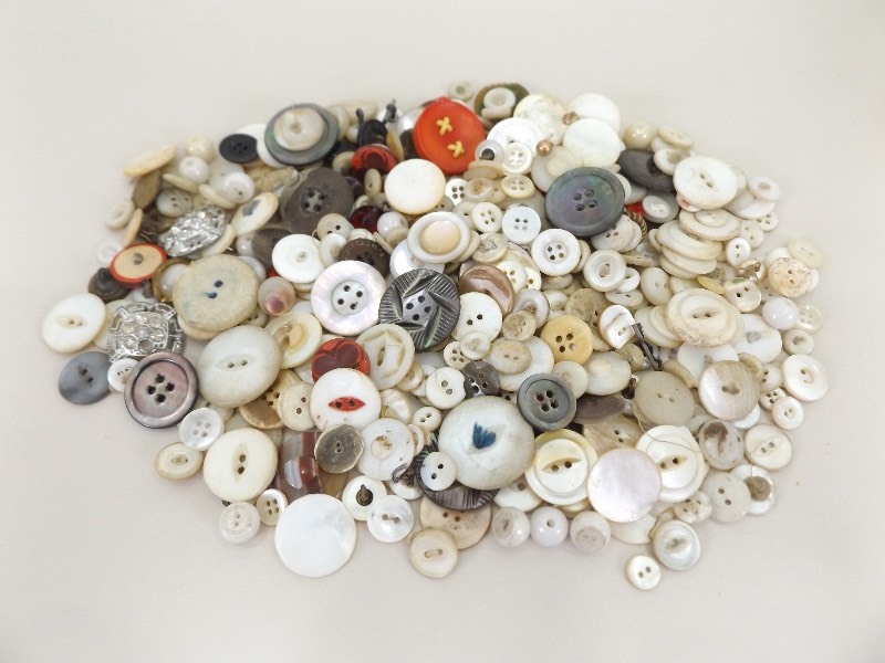 lot 42 image: Lot of Antique Mother of Pearl, etc. Buttons