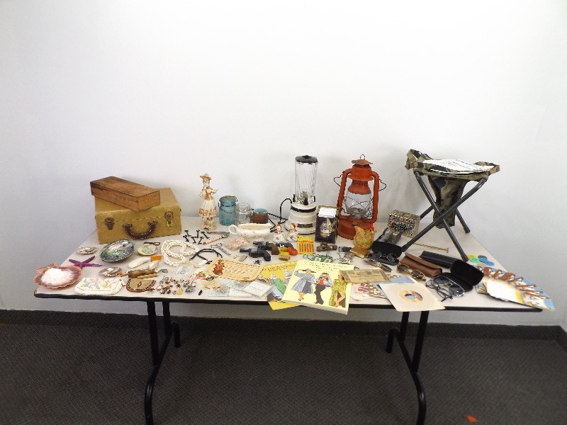 lot 50 image: Large Lot of Miscellaneous Collectibles